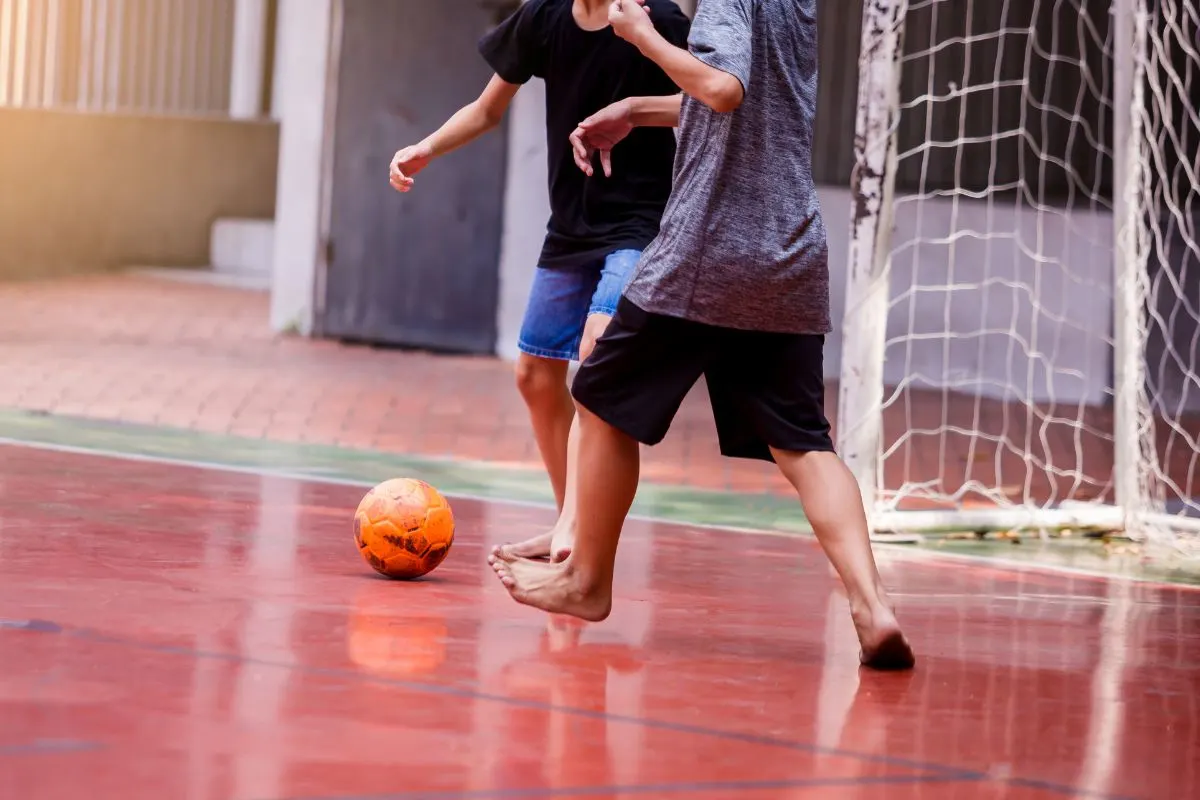 Pemain futsal amatir di Thailand bermain tanpa alas kaki alias nyeker