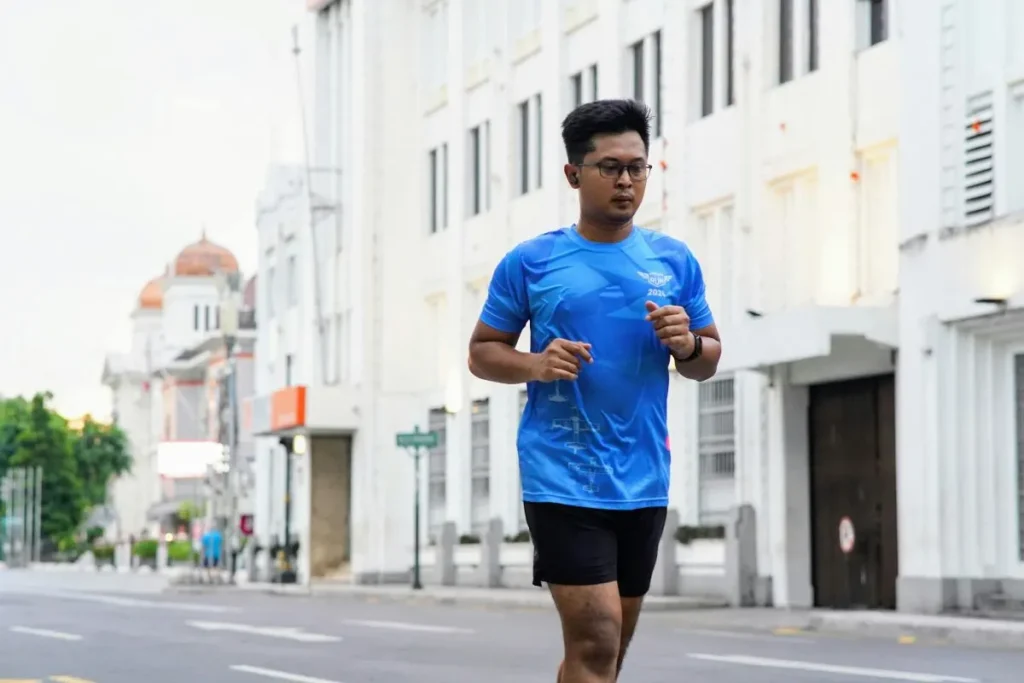 Man Jogging on Street in Yogyakarta, Indonesia by Ruyat Supriazi from Pexels