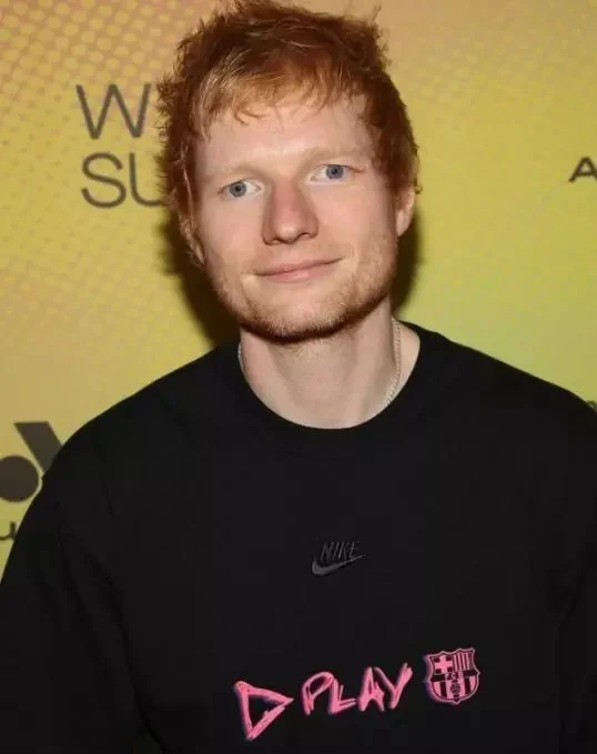 Ed Sheeran album Play pink with Barcelona logo